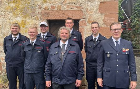 Abordnung der Löschgruppe Oberdrees zusammen mit HBM Dirk Bamberger.