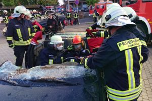 Einsatzkräfte der Löschgruppe Oberdrees bei der Übung.